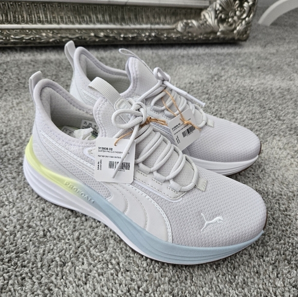 Puma Shoes - Puma Darter Pro 2 LS Faded. COLOR:Feather Gray-PUMA White-Gum. Size 7. New.